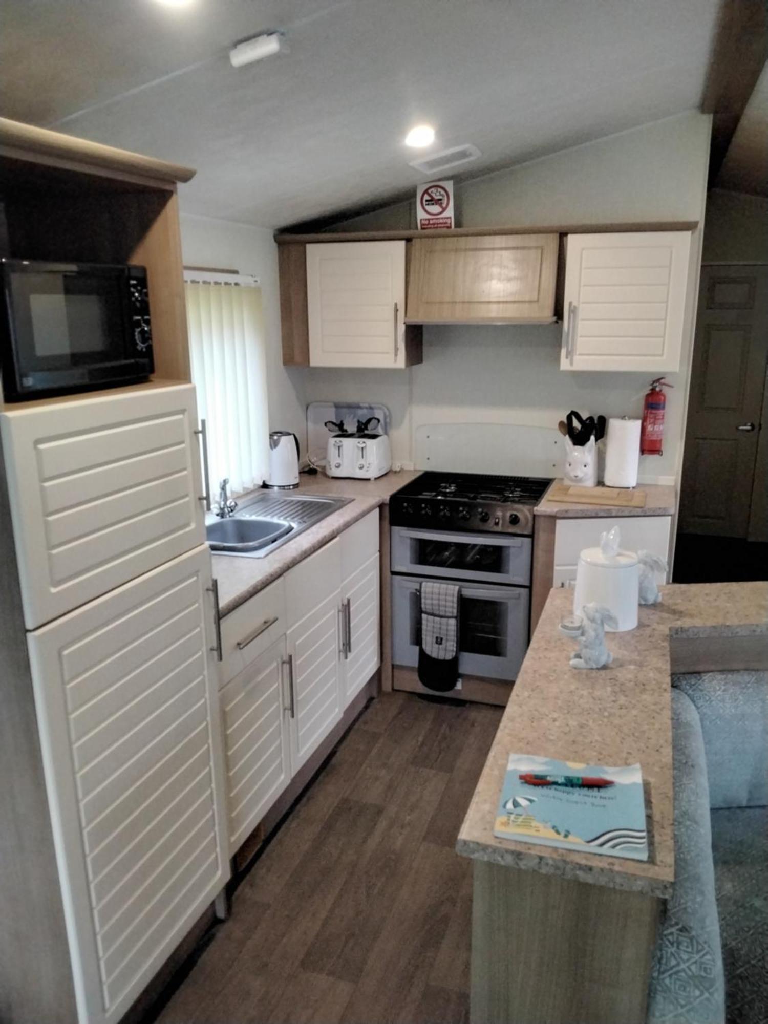 19 Laurel Close Highly Recommended 6 Berth Holiday Home With Hot Tub In Prime Location 塔特舍尔 外观 照片