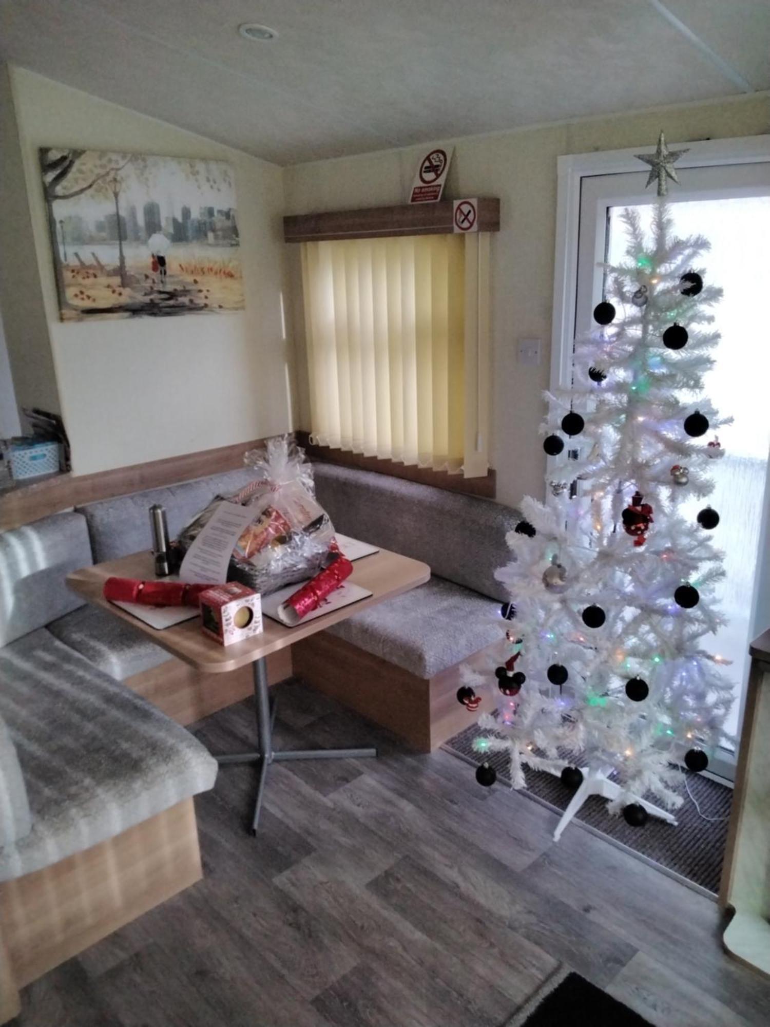 19 Laurel Close Highly Recommended 6 Berth Holiday Home With Hot Tub In Prime Location 塔特舍尔 外观 照片